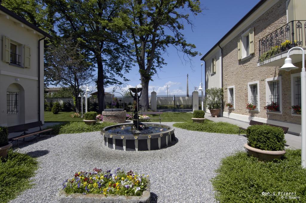 Relais Villa Roncuzzi Русси Экстерьер фото