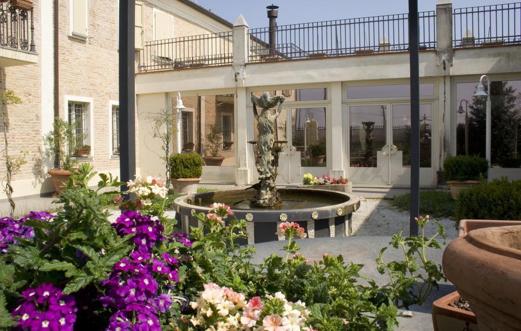 Relais Villa Roncuzzi Русси Экстерьер фото