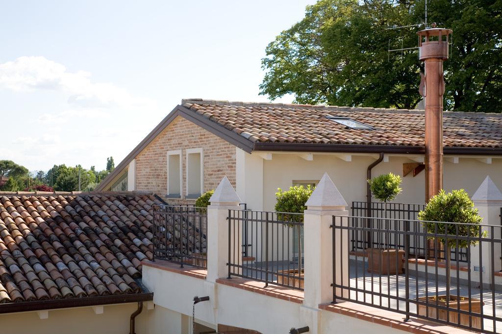 Relais Villa Roncuzzi Русси Экстерьер фото