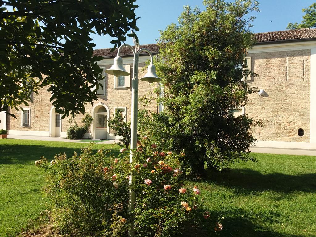 Relais Villa Roncuzzi Русси Экстерьер фото