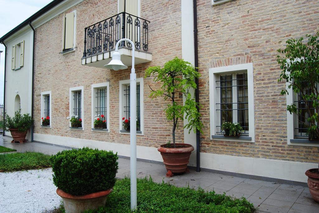 Relais Villa Roncuzzi Русси Экстерьер фото